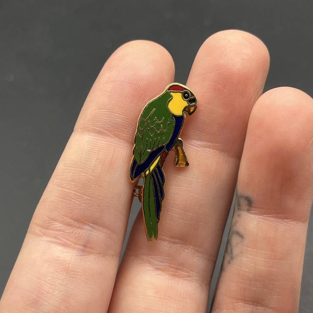 Vintage 1991 Parrot Bird Animal Lapel Hat Pin